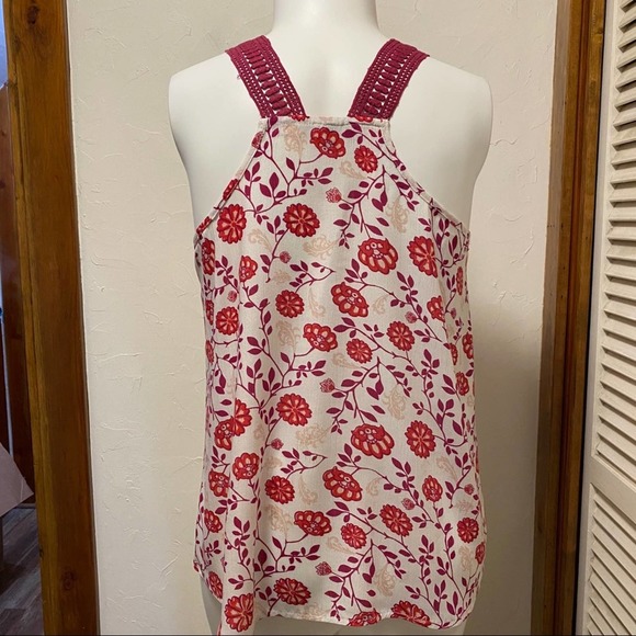 Floral Tank with Crochet V Neck - Picture 4 of 8